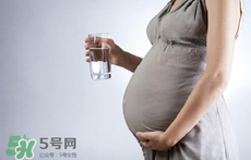 孕期能用酒精退燒嗎？孕期用酒精退燒有什么危害？