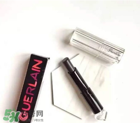 嬌蘭小黑裙007顯色嗎？嬌蘭小黑裙007適合唇色淺的嗎？