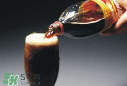 碳酸飲料喝多了會(huì)怎么樣？碳酸飲料的危害有哪些