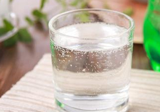 雪碧是碳酸飲料嗎？雪碧是酸性還是堿性？