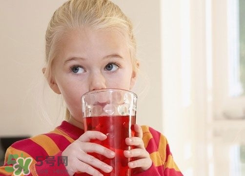碳酸飲料喝多了會(huì)怎么樣？碳酸飲料的危害有哪些