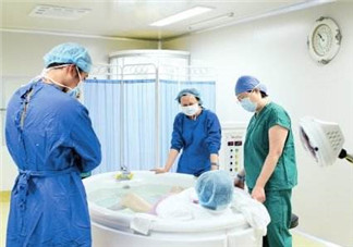 水中分娩是怎樣的？水中分娩與傳統(tǒng)分娩的區(qū)別有哪些？