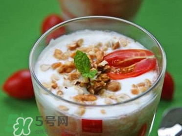 西紅柿能和酸奶一起吃嗎？酸奶可以和西紅柿一起吃嗎