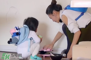 餃子的奶牛背包是什么牌子？寶寶背包應(yīng)該怎么挑選？