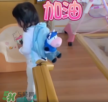 餃子的奶牛背包是什么牌子？寶寶背包應(yīng)該怎么挑選？