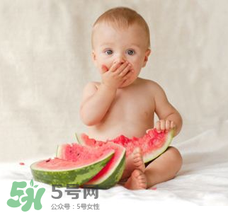 夏天寶寶能不能吃冰西瓜呢？冰西瓜寶寶能吃嗎？