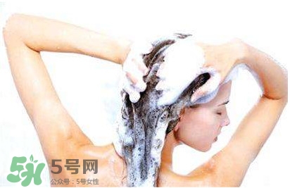 老人誤喝洗發(fā)乳 洗發(fā)乳是洗發(fā)水還是護(hù)發(fā)素？