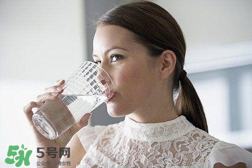 30天不喝飲料，妹子的對比照令人震驚 喝白開水的好處