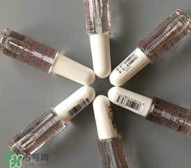 rimmel口紅雨衣英版日版哪個好？rimmel口紅雨衣英版日版區(qū)別