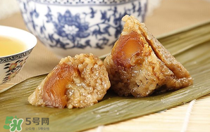 蛋黃肉粽和鮮肉粽哪個熱量高？一個蛋黃肉粽的熱量是多少？