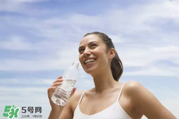 30天不喝飲料，妹子的對比照令人震驚 喝白開水的好處