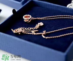 施華洛世奇跳動(dòng)的心是什么材質(zhì)？跳動(dòng)的心項(xiàng)鏈?zhǔn)倾y的嗎？