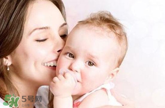 哺乳期可以吃黃桃嗎？哺乳期能吃黃桃罐頭嗎