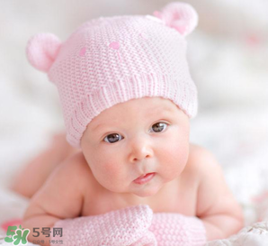 寶寶中暑的癥狀是什么？寶寶夏天如何判斷是否中暑？