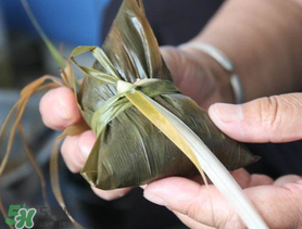 包粽子是生米還是熟米？包粽子的米是煮的還是生的？