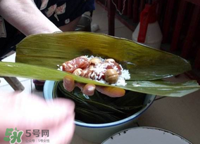 包粽子是生米還是熟米？包粽子的米是煮的還是生的？