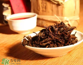 普洱茶發(fā)霉了怎么處理？普洱茶發(fā)霉了還能喝嗎？