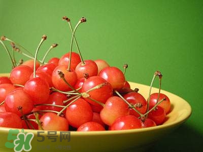 哺乳期能吃櫻桃嗎？哺乳期吃櫻桃寶寶會(huì)上火嗎？