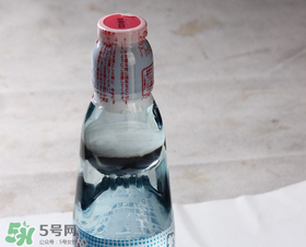 波子汽水彈珠怎么拿出來？怎么把波子汽水的彈珠拿出來？