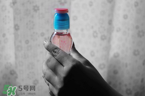 彈珠汽水怎么開？彈珠汽水怎么開不會噴？