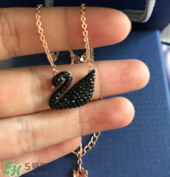 施華洛世奇黑天鵝是什么材質(zhì)？施華洛世奇黑天鵝是水晶嗎？