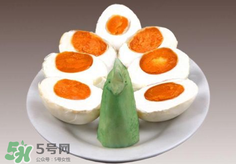 咸鴨蛋放久了還能吃嗎？咸鴨蛋放臭了還能吃嗎？
