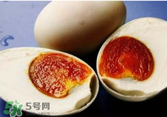 咸鴨蛋放久了還能吃嗎？咸鴨蛋放臭了還能吃嗎？
