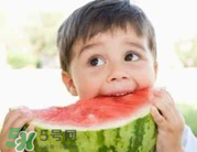 寶寶發(fā)燒時(shí)能吃西瓜嗎？寶寶咳嗽能不能吃西瓜？