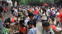 游百病是什么意思？為什么要在端午節(jié)游百?。?></p><p>陜北地區(qū)的游百病，流行于陜西各地農(nóng)村，并多在婦女、小孩、老人、體弱多病中舉行。</p><p>晉北地區(qū)，如大同、廣靈的游百病活動(dòng)，則是家家戶戶都要吃棗和梨，寓意有病早離。</p><p>豫北地區(qū)，如安陽、鶴壁的游百病活動(dòng)，則包括游玩、登山、遠(yuǎn)足等活動(dòng)。</p><p>貴州地區(qū)的游百病則屬于端午習(xí)俗中的一部分。在端午那天晚上，用花草水洗澡，因此又稱“洗百病”。</p><p><br/></p> </div>
<div align=