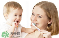 寶寶換牙可以吃糖嗎？小孩換牙期間能不能吃糖？
