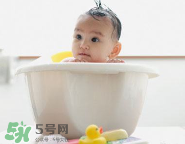 寶寶可以用金銀花水洗澡嗎？金銀花水洗澡好嗎?