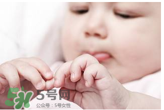 寶寶指甲凹凸不平是什么原因？寶寶指甲凹凸不平正常嗎？