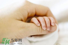寶寶指甲多久剪一次？寶寶指甲多大可以剪？