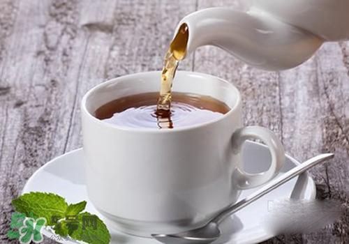 胃脹氣可以喝蜂蜜水嗎？胃脹氣可不可以喝蜂蜜水？