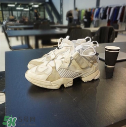 2018vetements reebok pump最新聯(lián)名運(yùn)動(dòng)鞋什么樣_好看嗎？