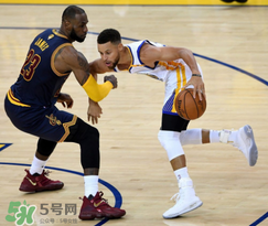 under armour curry4怎么樣？庫里第四代簽名鞋總決賽戰(zhàn)靴細節(jié)諜照