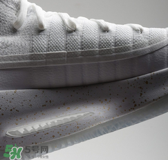 under armour curry4怎么樣？庫里第四代簽名鞋總決賽戰(zhàn)靴細節(jié)諜照