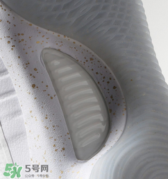 under armour curry4怎么樣？庫里第四代簽名鞋總決賽戰(zhàn)靴細節(jié)諜照