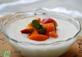 油桃和酸奶能一起吃嗎？油桃能和酸奶一起吃嗎？