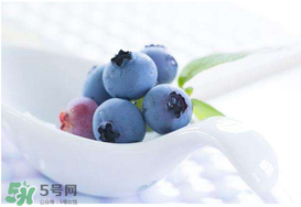 藍莓和牛奶可以一起吃嗎？吃完藍莓可以喝牛奶嗎？