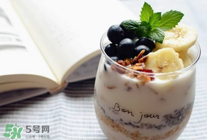 藍(lán)莓和香蕉能一起吃嗎？藍(lán)莓可以和香蕉榨汁嗎？
