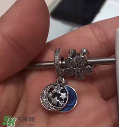 pandora繁星童話手鏈?zhǔn)鞘裁床馁|(zhì)？潘多拉繁星童話是銀的嗎？
