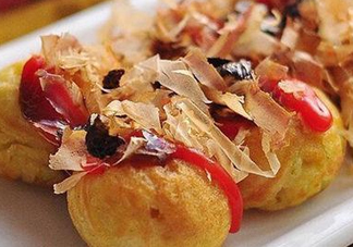 章魚燒是哪個(gè)國(guó)家的小吃？章魚燒上面的皮是什么