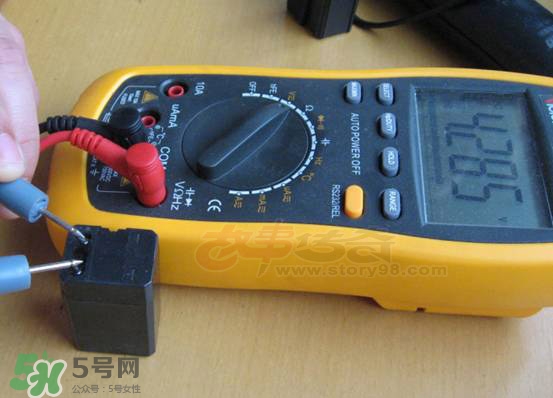 電蚊拍充不進(jìn)電怎么回事？電蚊拍充不了電怎么辦？