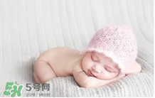 早產(chǎn)兒的發(fā)育和正常嬰兒一樣嗎？早產(chǎn)兒發(fā)育會(huì)遲緩嗎？