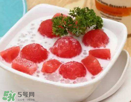 西瓜汁可以加牛奶嗎？西瓜汁和牛奶可以一起喝嗎？