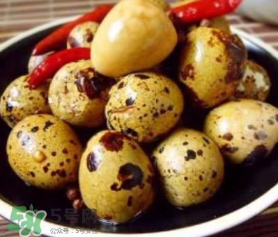 鵪鶉蛋能和胡蘿卜一起吃嗎？鵪鶉蛋能放多久？