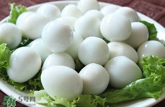 鵪鶉蛋能和胡蘿卜一起吃嗎？鵪鶉蛋能放多久？