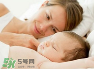 寶寶睡覺突然大哭是什么原因？寶寶睡覺大哭正常嗎？