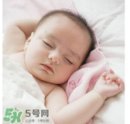 寶寶睡覺突然大哭是什么原因？寶寶睡覺大哭正常嗎？